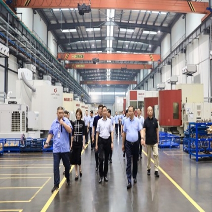 金湖縣委書記賀寶祥率黨政代表團 參觀泰隆科技產(chǎn)業(yè)園