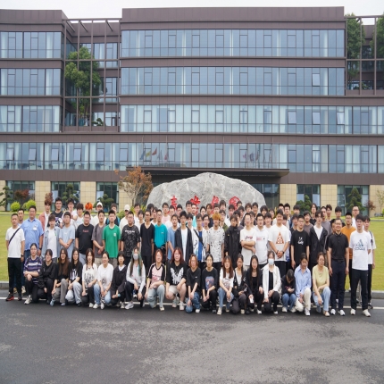 泰州學(xué)院22級(jí)機(jī)械專業(yè)學(xué)生赴泰隆進(jìn)行認(rèn)知實(shí)習(xí)