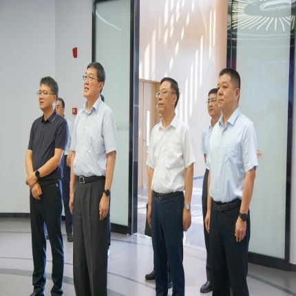 江蘇省政協(xié)黨組成員、副主席姚曉東一行 參觀調(diào)研泰隆集團(tuán)